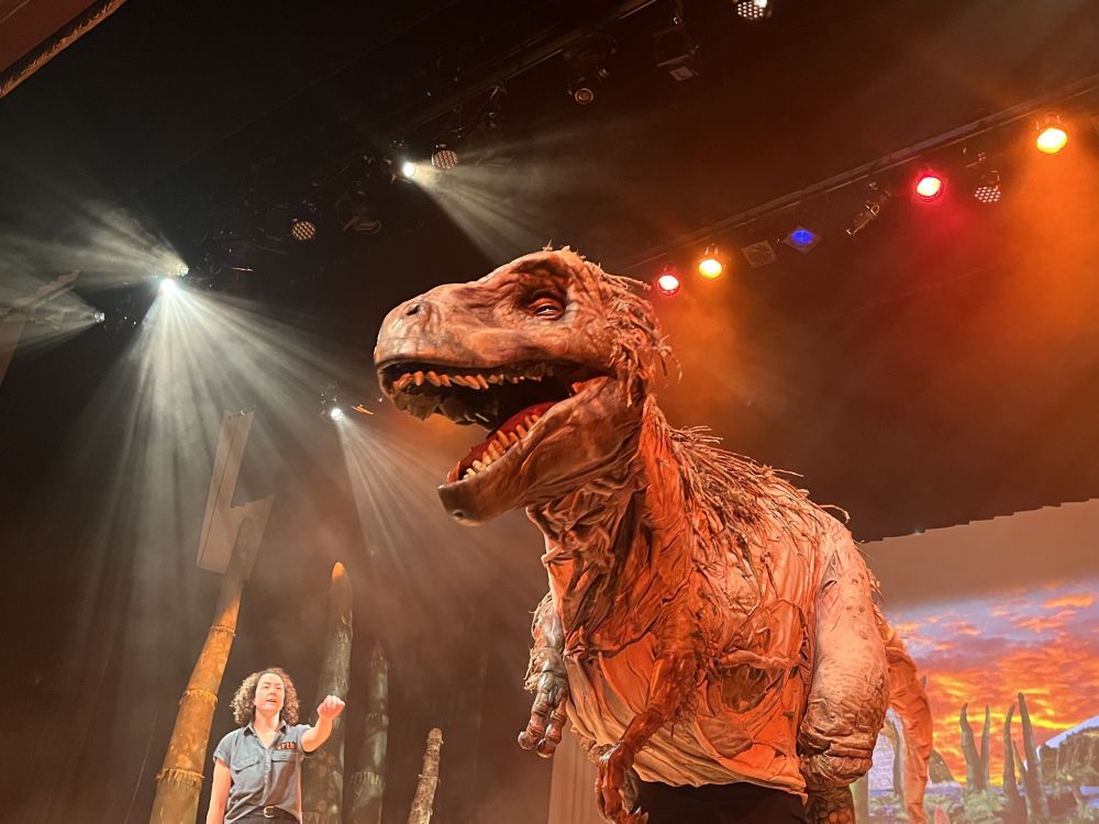 見て、学んで、楽しめる、体験型リアル恐竜ショー 「恐竜パーク」が武蔵野市民文化会館へやってくる！