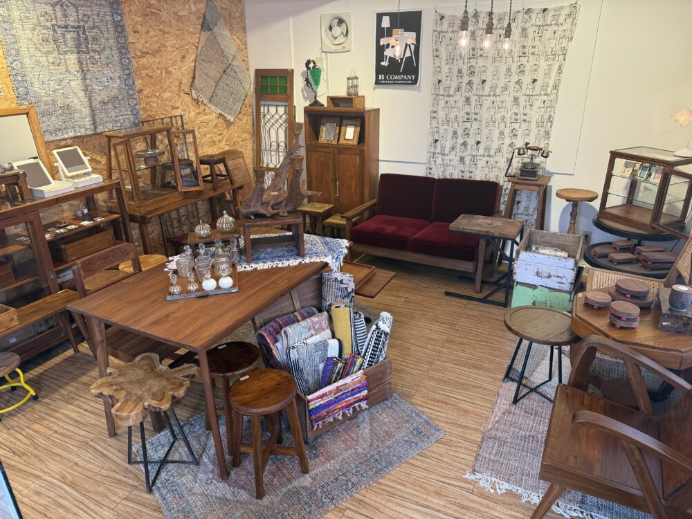 VINTAGE FURNITURE（SHOWROOM）