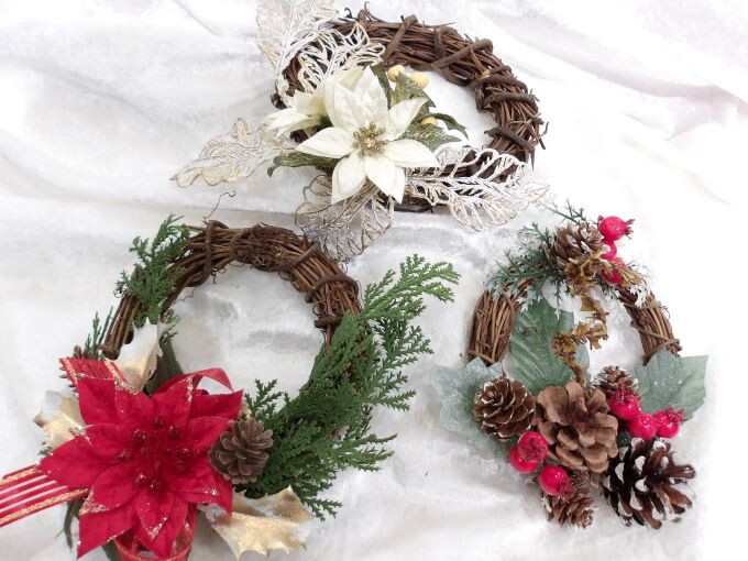 シルクフラワーで作るクリスマスリース